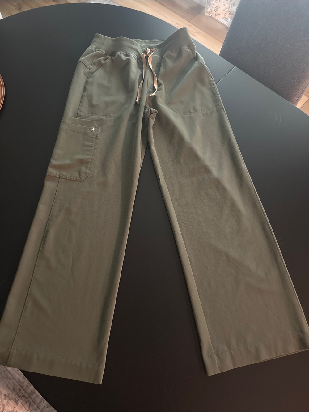 FIGS Isabella high rise wide leg scrub pants M moss